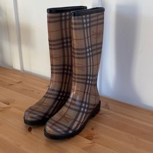 SOLD* Burberry rain boots * new in box